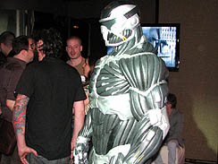 画像ギャラリー No.016のサムネイル画像 / EA,「Crysis 2」のワールドプレミアをニューヨークで開催。パワーアップしたナノスーツ2.0の威力を見よ