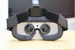 画像ギャラリー No.002のサムネイル画像 / 「Gear VR」は,安価で仮想現実(バーチャルリアリティ)に飛び込めるなかなか良い製品?