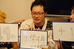 画像ギャラリー No.007のサムネイル画像 / 大人気のサウンドクリエイター出演番組が困窮? 住宅街でひっそり行われた「『おとや(貧)』 〜酒がたりないぜ!〜」の現場に潜入