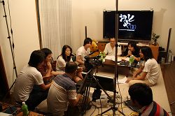 画像ギャラリー No.017のサムネイル画像 / 大人気のサウンドクリエイター出演番組が困窮? 住宅街でひっそり行われた「『おとや(貧)』 〜酒がたりないぜ!〜」の現場に潜入