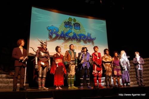 画像ギャラリー No.013のサムネイル画像 / 出陣は7月29日。「戦国BASARA3」完成発表会では「舞台『戦国BASARA』〜蒼紅共闘〜」の当日券発売も発表