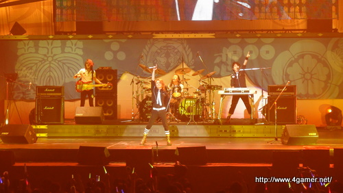 画像ギャラリー No.008のサムネイル画像 / T.M.Revolutionをはじめ豪華絢爛なキャスト達が日本武道館に集結。大いに盛り上がった「戦国BASARA 5周年祭〜武道館の宴〜」をレポート