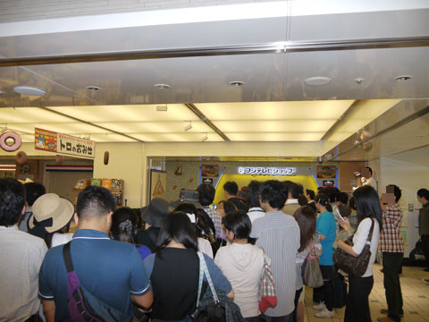 画像ギャラリー No.002のサムネイル画像 / スペシャルゲストも現れた「トロのおみせ 東京キャラクターストリート出張所 〜ドーナツでパニックなのニャ!〜」オープン記念イベントレポート