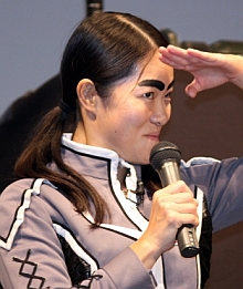 画像ギャラリー No.016のサムネイル画像 / 珍獣ハンターのイモトアヤコさんがゴモラとバトル!?「怪獣バスターズ」発売記念&CM完成披露発表会をレポート