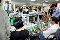 画像ギャラリー No.003のサムネイル画像 / ヨドバシカメラ マルチメディア横浜にスペランカーが来店!? 開発者による裏話も飛び出したPS3「3Dドットゲームヒーローズ」記念式典をレポート