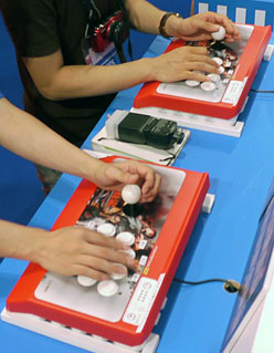 ꡼ No.008 | TGS 2011ϥޥȤɤΥեȥå󤬳Ť줿Mad Catz֡ꥲȤоʡˤΥեȥݡȤǺ