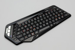 画像集#005のサムネイル/Mad Catz「S.T.R.I.K.E. M」レビュー。PCとMac,Android,iOS対応の“見た目最重視”なBluetoothキーボードをPS4で使ってみた