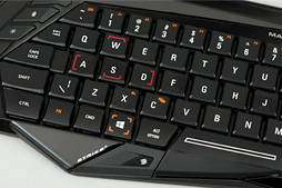 画像集#013のサムネイル/Mad Catz「S.T.R.I.K.E. M」レビュー。PCとMac,Android,iOS対応の“見た目最重視”なBluetoothキーボードをPS4で使ってみた