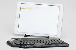 画像集#016のサムネイル/Mad Catz「S.T.R.I.K.E. M」レビュー。PCとMac,Android,iOS対応の“見た目最重視”なBluetoothキーボードをPS4で使ってみた