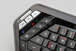 画像集#017のサムネイル/Mad Catz「S.T.R.I.K.E. M」レビュー。PCとMac,Android,iOS対応の“見た目最重視”なBluetoothキーボードをPS4で使ってみた