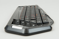 画像集#025のサムネイル/Mad Catz「S.T.R.I.K.E. M」レビュー。PCとMac,Android,iOS対応の“見た目最重視”なBluetoothキーボードをPS4で使ってみた