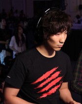 ���������꡼ No.002�Υ���ͥ������ / �ܥ���ȥ�С��˲�������Ѥ������������TE2�׸��ꥫ�顼��ǥ뤬�о�