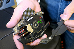 画像ギャラリー No.008のサムネイル画像 / Mad Catzから新型アーケードスティック「E.G.O.」が登場。カスタマイズ性重視のゲームパッドや新型マウスも合わせてレポート