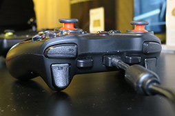 画像ギャラリー No.024のサムネイル画像 / Mad Catzから新型アーケードスティック「E.G.O.」が登場。カスタマイズ性重視のゲームパッドや新型マウスも合わせてレポート