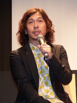 ꡼ No.004Υͥ / ηѵҤ롣LIVING ADVʥ饤ӥ󥰥ɥ٥㡼 STEINS;GATEȯɽݡ