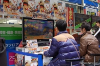 画像ギャラリー No.011のサムネイル画像 / 豪華声優陣のサイン入り色紙をかけて熱い対戦が繰り広げられた,「TATSUNOKO VS. CAPCOM ULTIMATE ALL-STARS」店頭“対戦”会にはプロデューサーの新妻良太氏も登場