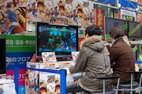 画像ギャラリー No.012のサムネイル画像 / 豪華声優陣のサイン入り色紙をかけて熱い対戦が繰り広げられた,「TATSUNOKO VS. CAPCOM ULTIMATE ALL-STARS」店頭“対戦”会にはプロデューサーの新妻良太氏も登場