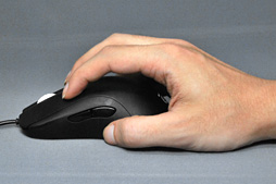 画像ギャラリー No.015のサムネイル画像 / ZOWIE GEAR新型マウス「ZA」ファーストインプレッション。つかみ持ち派とかぶせ持ち派は試してみる価値がありそうだ