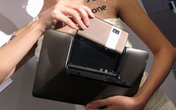 ꡼ No.032 | COMPUTEXASUSĶΡPC199ɥEee PCơ֥ޡȥե¢Ǥ륿֥åȡפȯɽ1945