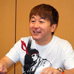 ²èÁü¥®¥ã¥é¥ê¡¼ No.020¤Î¥µ¥à¥Í¥¤¥ë²èÁü / ¶Å½Ì¤µ¤ì¤¿¥ê¥¢¥ë¤¬¤³¤³¤Ë¤¢¤ë¡½¡½¥¹¡¼¥Ñ¡¼¤Ê¥×¥í¥Ç¥å¡¼¥µ¡¼¤¬¸ì¤ë¡Ö¥¹¡¼¥Ñ¡¼¥¹¥È¥ê¡¼¥È¥Õ¥¡¥¤¥¿¡¼IV¡×¤Î¸¶ÅÀ¤È¤Ï¡£¥«¥×¥³¥ó¾®ÌîP¡¤¥¹¡¼¥Ñ¡¼¥Ï¥¤¥Æ¥ó¥·¥ç¥ó¥¤¥ó¥¿¥Ó¥å¡¼