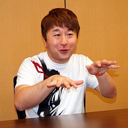 ²èÁü¥®¥ã¥é¥ê¡¼ No.021¤Î¥µ¥à¥Í¥¤¥ë²èÁü / ¶Å½Ì¤µ¤ì¤¿¥ê¥¢¥ë¤¬¤³¤³¤Ë¤¢¤ë¡½¡½¥¹¡¼¥Ñ¡¼¤Ê¥×¥í¥Ç¥å¡¼¥µ¡¼¤¬¸ì¤ë¡Ö¥¹¡¼¥Ñ¡¼¥¹¥È¥ê¡¼¥È¥Õ¥¡¥¤¥¿¡¼IV¡×¤Î¸¶ÅÀ¤È¤Ï¡£¥«¥×¥³¥ó¾®ÌîP¡¤¥¹¡¼¥Ñ¡¼¥Ï¥¤¥Æ¥ó¥·¥ç¥ó¥¤¥ó¥¿¥Ó¥å¡¼