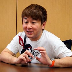 ²èÁü¥®¥ã¥é¥ê¡¼ No.040¤Î¥µ¥à¥Í¥¤¥ë²èÁü / ¶Å½Ì¤µ¤ì¤¿¥ê¥¢¥ë¤¬¤³¤³¤Ë¤¢¤ë¡½¡½¥¹¡¼¥Ñ¡¼¤Ê¥×¥í¥Ç¥å¡¼¥µ¡¼¤¬¸ì¤ë¡Ö¥¹¡¼¥Ñ¡¼¥¹¥È¥ê¡¼¥È¥Õ¥¡¥¤¥¿¡¼IV¡×¤Î¸¶ÅÀ¤È¤Ï¡£¥«¥×¥³¥ó¾®ÌîP¡¤¥¹¡¼¥Ñ¡¼¥Ï¥¤¥Æ¥ó¥·¥ç¥ó¥¤¥ó¥¿¥Ó¥å¡¼