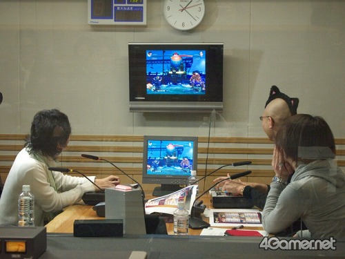 画像ギャラリー No.001のサムネイル画像 / 「RADIO 4Gamer」第4回では,「スーパーストリートファイターIV」をガイル役の安元洋貴さんと一緒に遊んでます