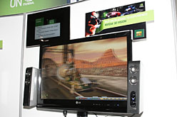 画像ギャラリー No.005のサムネイル画像 / NVIDIA,Fermiベースの次世代GeForce「GF100」液冷3-way SLI動作をデモ