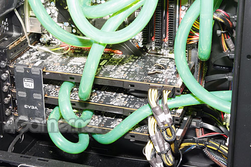 画像ギャラリー No.006のサムネイル画像 / NVIDIA,Fermiベースの次世代GeForce「GF100」液冷3-way SLI動作をデモ