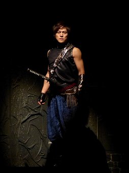 画像集#005のサムネイル/「天誅」舞台版の公演が開始。迫力のアクションや最新の映像技術による見応えある忍者活劇をレポート