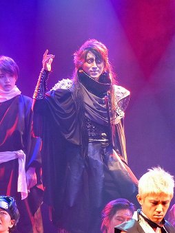 画像集#008のサムネイル/「天誅」舞台版の公演が開始。迫力のアクションや最新の映像技術による見応えある忍者活劇をレポート