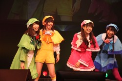 ���������꡼ No.022�Υ���ͥ������ / ���˥��10��������12��16������ǥ������Ȥ�Ķ����Ÿ���򸫤����õ�奪�ڥ� �ߥ륭���ۡ��ॺ�פ�1st�饤�֤˹ԤäƤ���