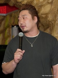 画像ギャラリー No.005のサムネイル画像 / 長島☆自演乙☆雄一郎選手がプロレスデビューするブシロードレスリング記者会見およびブシロード戦略発表会2011(春)の模様をレポート