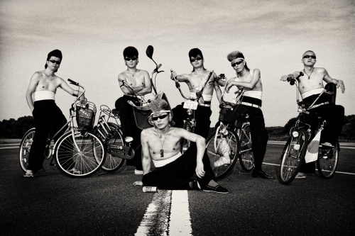 画像ギャラリー No.002のサムネイル画像 / 「喧嘩番長4」のテーマソングを手がけた氣志團のCDなどが登場