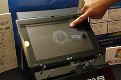 画像ギャラリー No.004のサムネイル画像 / Acer,Fusion APU「C-50」搭載のタブレットPC「ICONIA TAB W500」を発表。タッチパネルのレスポンスは良好