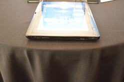 画像ギャラリー No.008のサムネイル画像 / Acer,Fusion APU「C-50」搭載のタブレットPC「ICONIA TAB W500」を発表。タッチパネルのレスポンスは良好