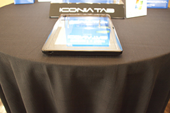 画像ギャラリー No.010のサムネイル画像 / Acer,Fusion APU「C-50」搭載のタブレットPC「ICONIA TAB W500」を発表。タッチパネルのレスポンスは良好