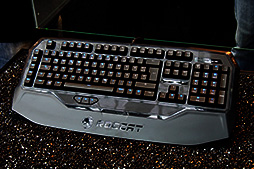 ꡼ No.009 | COMPUTEXROCCAT륭ܡɡפϪ֥ޥۤ򥲡ޡֲ̤ˤ륢ץפ