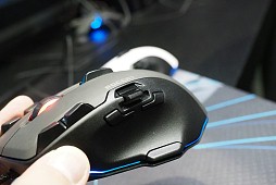 ������#006�Υ���ͥ���/��COMPUTEX��ROCCAT�ο�����ե饰���åץޥ�����Tyon�פϥ��ʥ�������ȥ������դ�