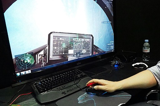 ������#008�Υ���ͥ���/��COMPUTEX��ROCCAT�ο�����ե饰���åץޥ�����Tyon�פϥ��ʥ�������ȥ������դ�