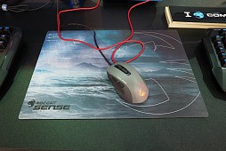 ������#023�Υ���ͥ���/��COMPUTEX��ROCCAT�ο�����ե饰���åץޥ�����Tyon�פϥ��ʥ�������ȥ������դ�