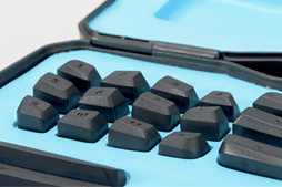 画像ギャラリー No.010のサムネイル画像 / 「ROCCAT Nyth」レビュー。左サイドの最大12ボタンを自由にカスタマイズできるマウスは,ズバリ買いなのか