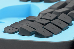 画像ギャラリー No.014のサムネイル画像 / 「ROCCAT Nyth」レビュー。左サイドの最大12ボタンを自由にカスタマイズできるマウスは,ズバリ買いなのか