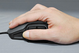 画像ギャラリー No.034のサムネイル画像 / 「ROCCAT Nyth」レビュー。左サイドの最大12ボタンを自由にカスタマイズできるマウスは,ズバリ買いなのか