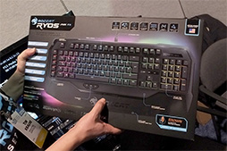 CES 2016ROCCATե륫顼LEDܤΥᥫ˥륭ܡɡRyos MK FXפȽ210gΥץ󥨥إåɥåȡRengaפϪ