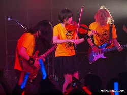 画像ギャラリー No.031のサムネイル画像 / 昼夜2部構成で開催された「ファルコムjdkバンドvs.えどっ娘天下大変!」を振り返る。イベントレポート&インタビューを掲載