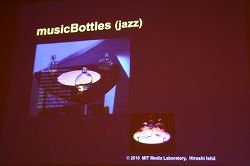 ꡼ No.010 |  CEDEC 2010а ͵ĴֱDefying Gravity: The Art of Tangible Bits Ϥ˹ơ󥸥֥롦ӥåȡפϪMITǥܤʸڤȤ