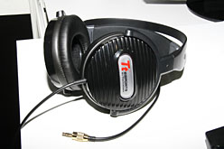 画像ギャラリー No.011のサムネイル画像 / Thermaltakeのゲーマー向けブランド「Tt eSPORTS」担当者に聞くその戦略〜一般&プロゲーマー用の2ラインナップで勝負