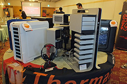 画像ギャラリー No.002のサムネイル画像 / 日本初公開のヘッドセット「Level 10 M Gaming Headset」を披露。日本でのプロゲーマー育成も計画するThermaltake