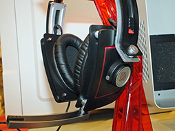 画像ギャラリー No.004のサムネイル画像 / 日本初公開のヘッドセット「Level 10 M Gaming Headset」を披露。日本でのプロゲーマー育成も計画するThermaltake